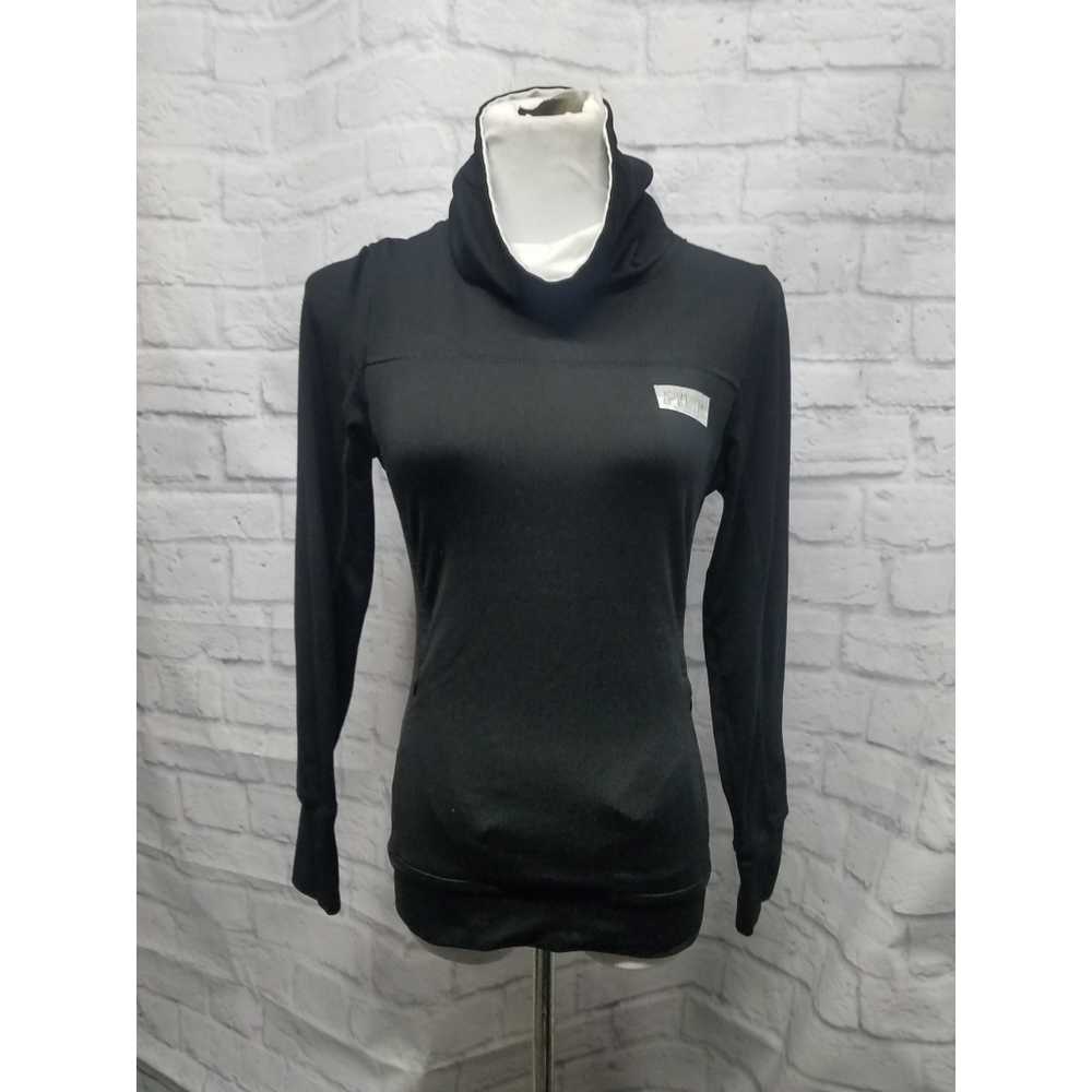 Pink Ultimate black pullover
